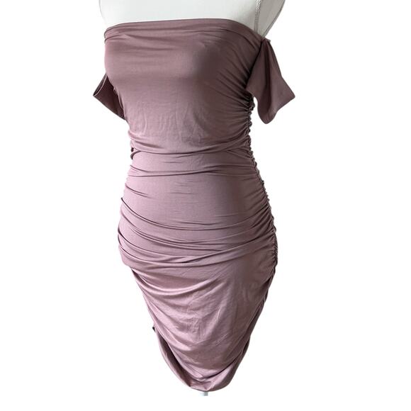 SUPERDOWN Women's Elora Ruched Off The Shoulder Dress in Taupe-Sz‎ S - Picture 4 of 9
